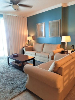 Deja Blue Beautiful 2br 2ba Beach front with Amazing Views